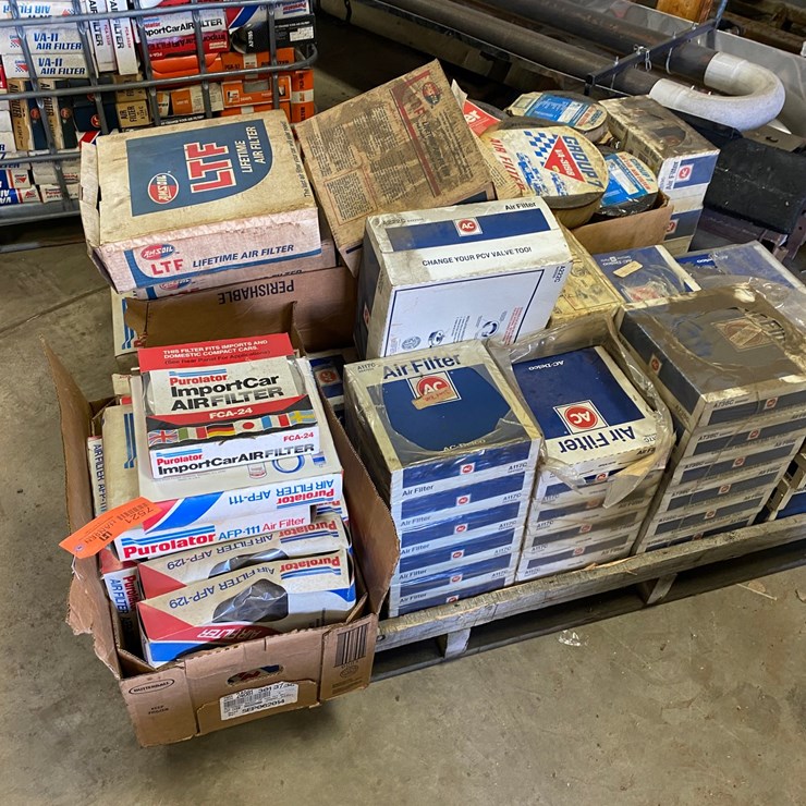 #7521 • Crate of Air Filters (Antigo, WI)