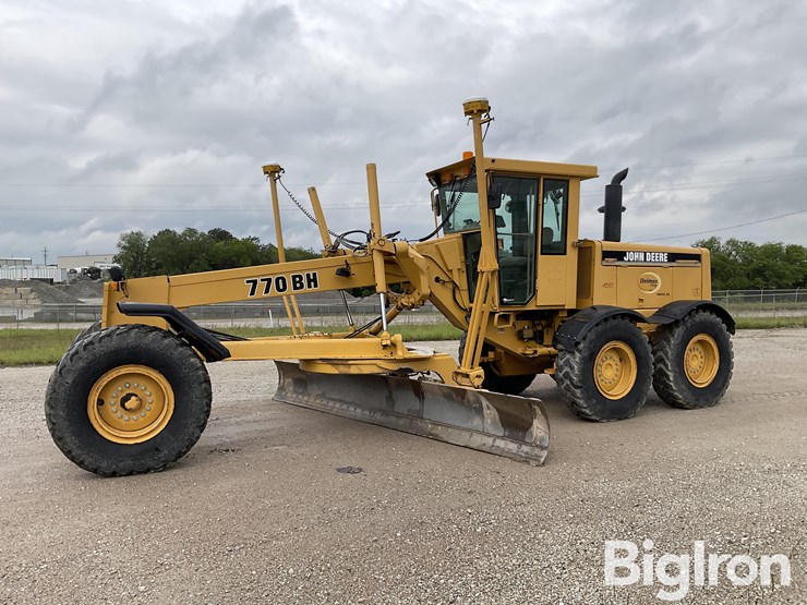 1999-deere-770bh-image-1
