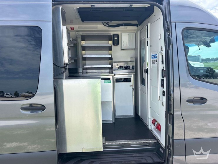 2021-mercedes-benz-sprinter-4500-image-16