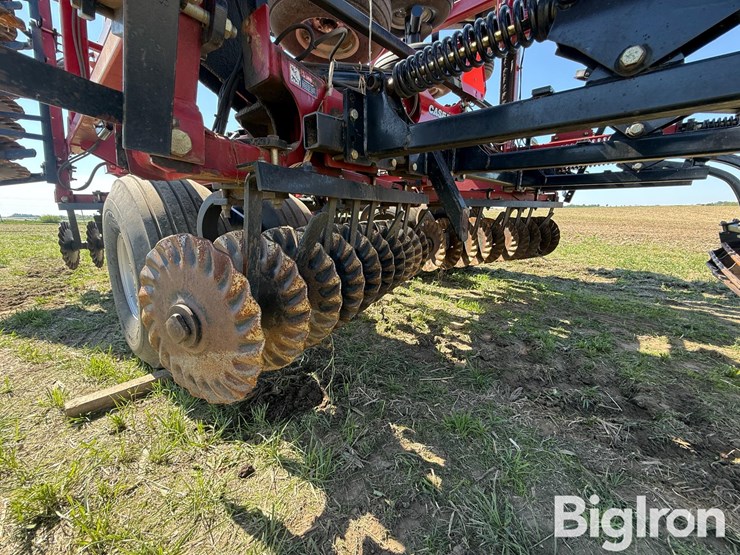 2011-case-ih-330-image-16