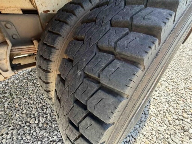 2005-international-durastar-4300-image-22