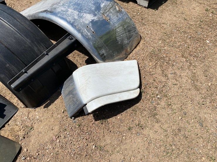 #7422-•-truck-mud-flaps,-fenders-and-paneling-(antigo,-wi)-image-7