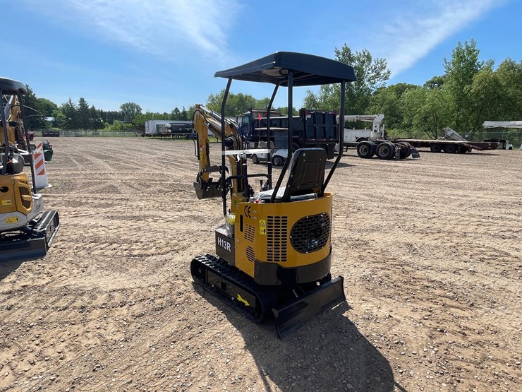 #2047-•-2026-cfg-h13r-mini-excavator-image-3