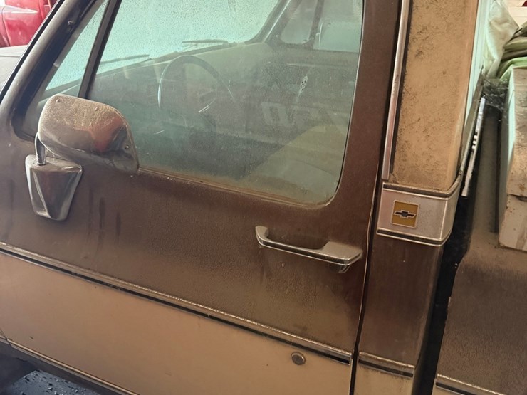 1979-￼chevy-5.7-diesel-half-ton-pickup,-2-wheel-drive,-needs-transmission-work,-shedded,-nice-shape-image-36