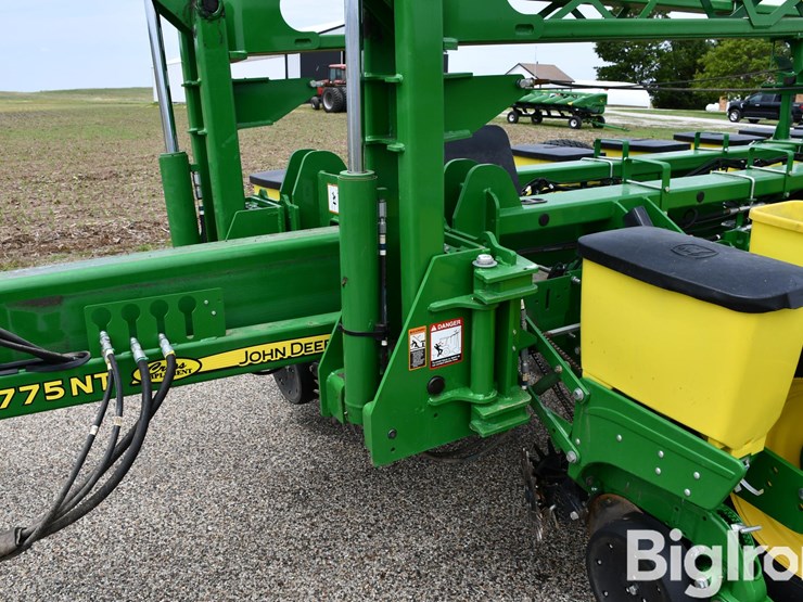 2016-john-deere-1775-image-13