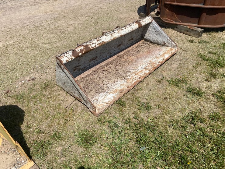 #7077-•-72"-skid-steer-bucket-(deerbrook,-wi)-image-4