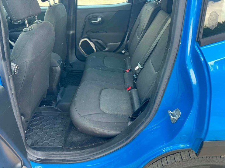 2015-jeep-renegade-image-12