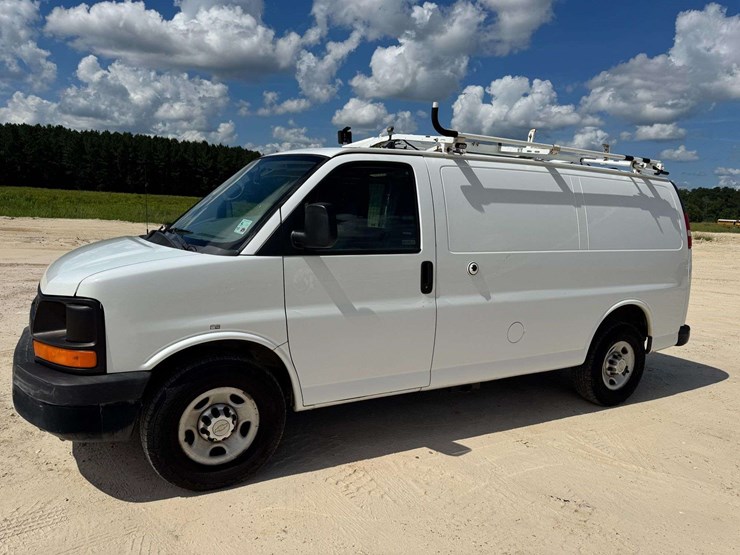 2013-chevrolet-express-g2500-image-1