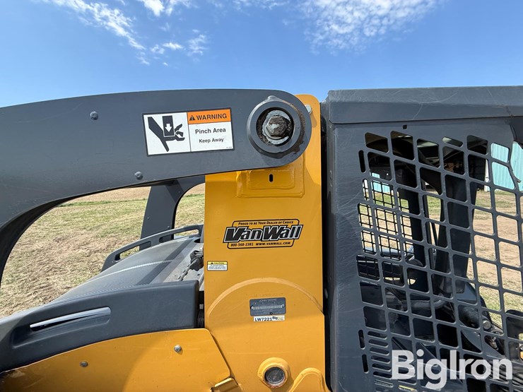 2015-deere-326e-image-17