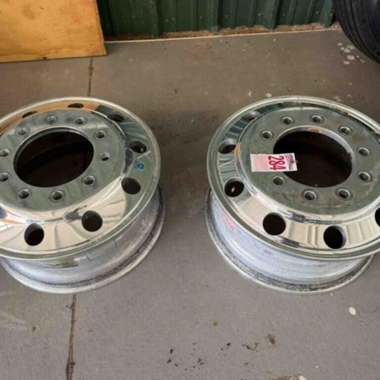 2-alumium 22.5x9 wheels