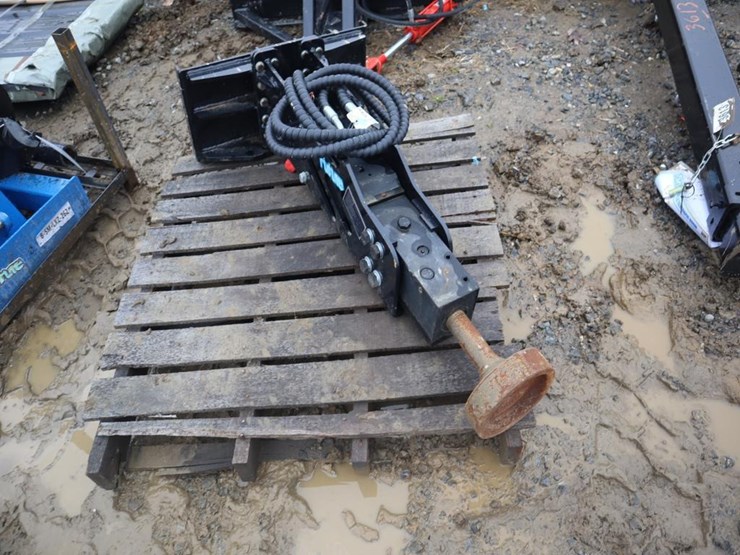 mini-skid-steer-pounder750-image-3