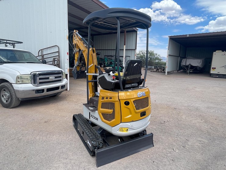 #2663-•-unused-cfg-mini-excavator-image-7