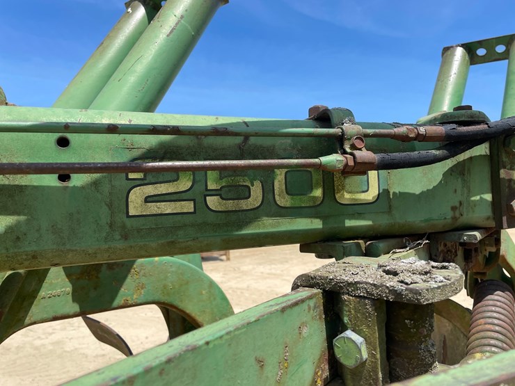 john-deere-2500-image-8