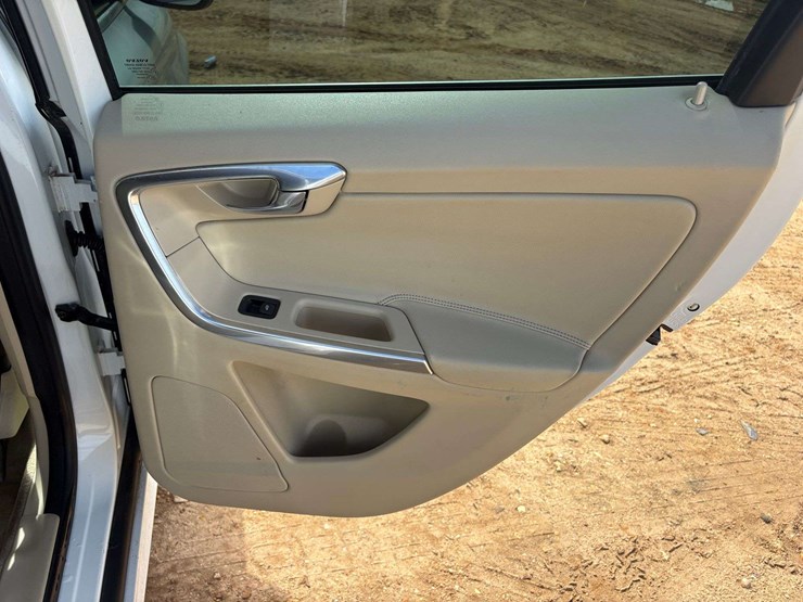 2016-volvo-xc60-image-21