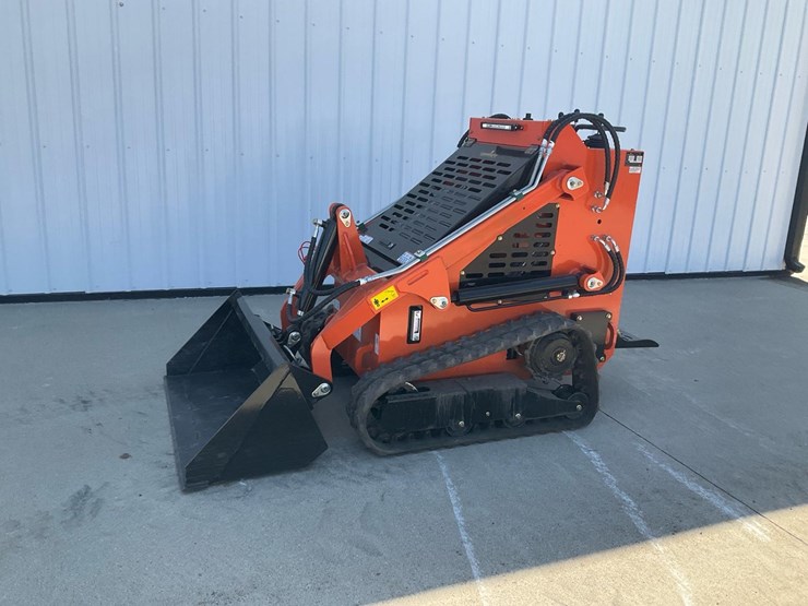 #1050-•-2025-landhero-ldh-t460-mini-skid-steer-image-1