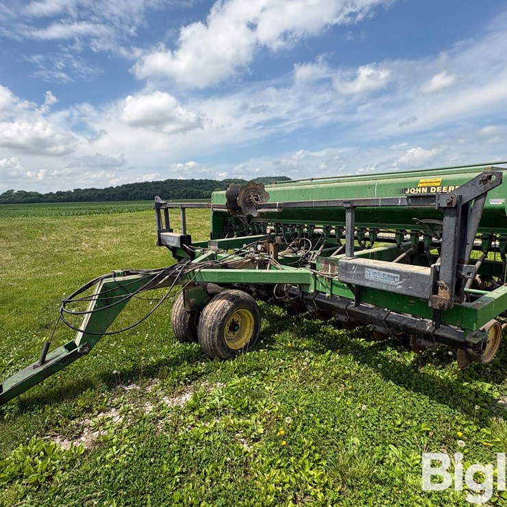 JOHN DEERE 750