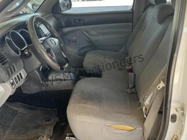 2014-toyota-tacoma-image-24