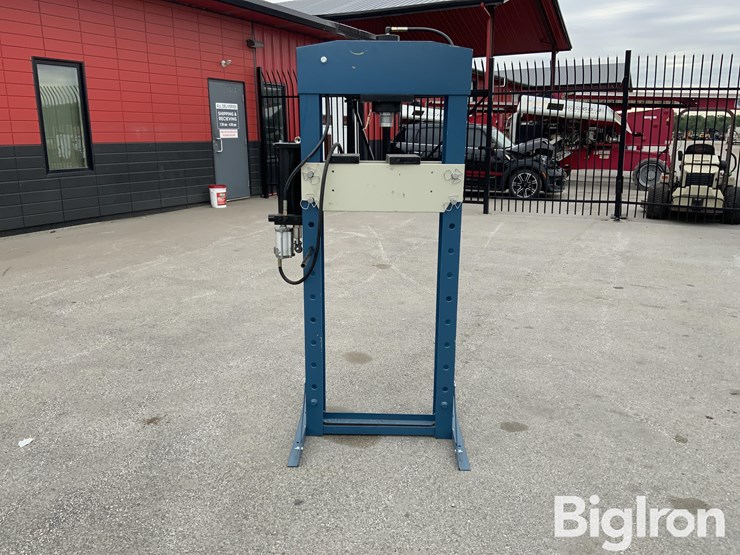 2020-massey-ferguson-730-image-6
