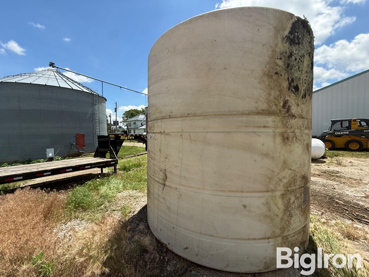 crown-rotational-molded-products-inc-5,500-gallon-vertical-tank-image-4