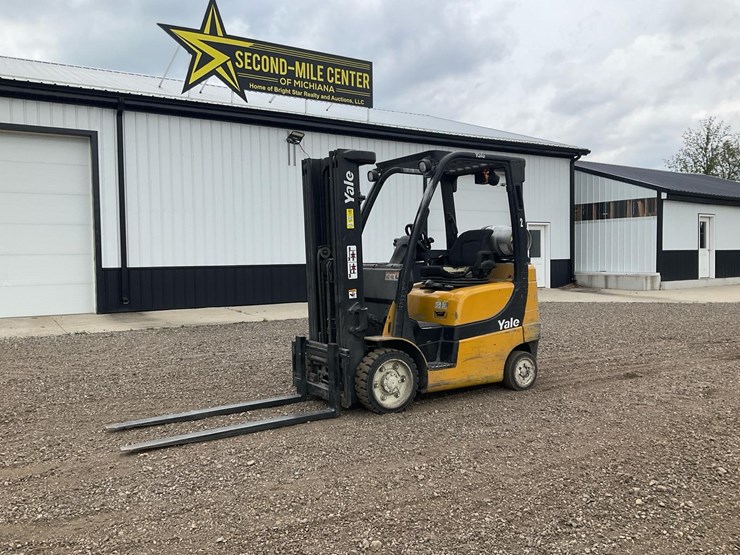 #1359-•-2010-yale-forklift-image-1