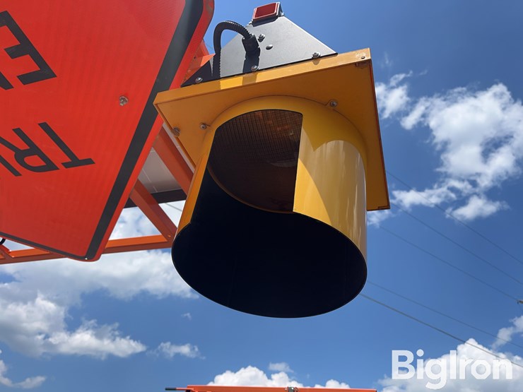 2023-wanco-traffic-control-trailered-caution-sign-image-19