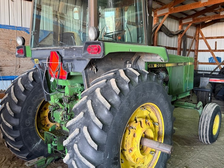 john-deere-4440-image-8
