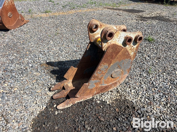 strickland-12"-backhoe-bucket-image-1