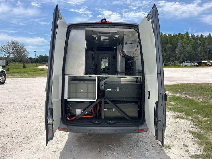 2021-mercedes-benz-sprinter-4500-image-27