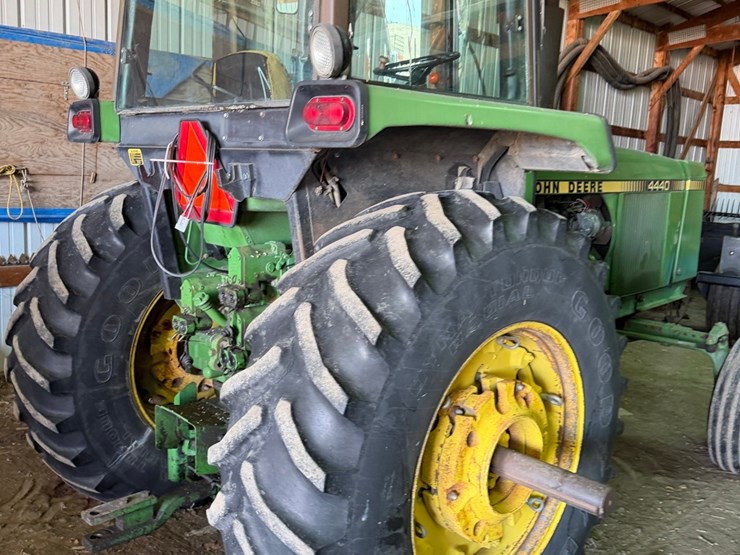 john-deere-4440-image-9