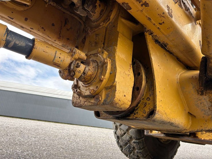 caterpillar-d250e-image-31