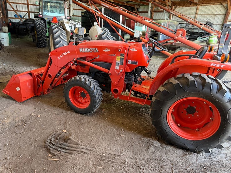 l-4600-kubota-mfd-tractor-with-loader,-237-hours-image-7