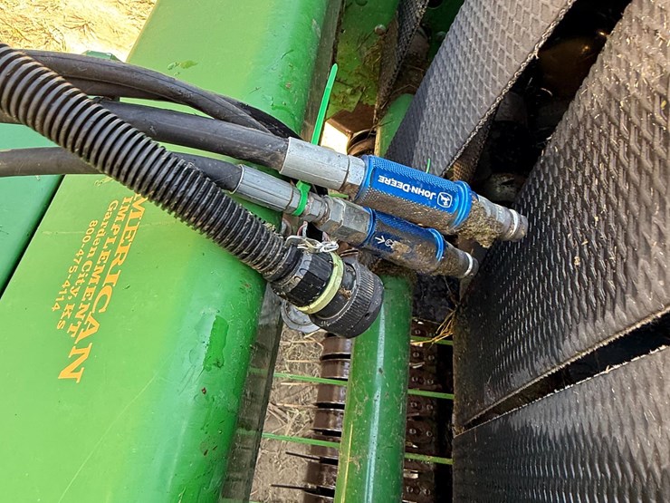 2012-john-deere-568-image-13