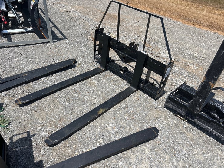 #80-•-3pt-pallet-forks-image-1