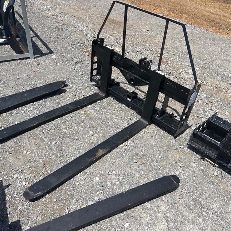 #80 • 3PT PALLET FORKS