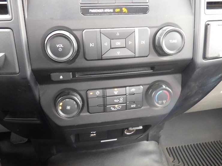 2016-ford-f150-xl-image-28