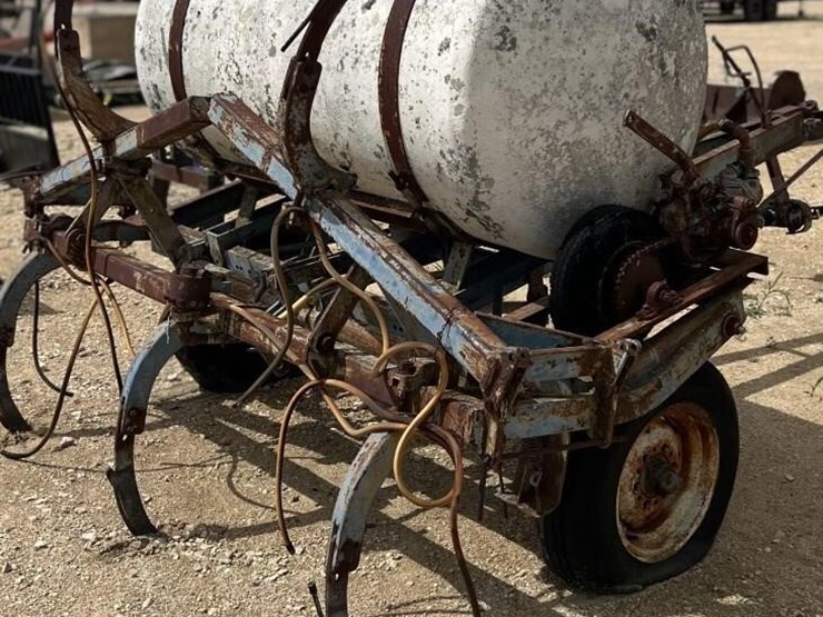 l3---liquid-fertilizer-applicator-image-3