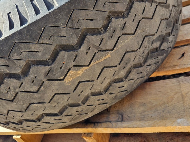 12-16.5lt-tires-on-8-bolt-rims-image-19