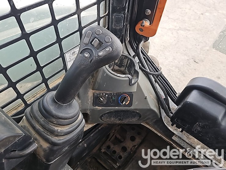 2021-bobcat-t870-image-29
