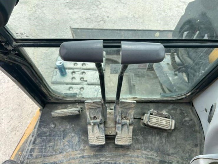 2014-deere-85g-image-11