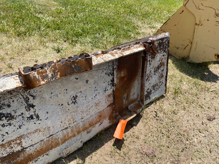 #7077-•-72"-skid-steer-bucket-(deerbrook,-wi)-image-16
