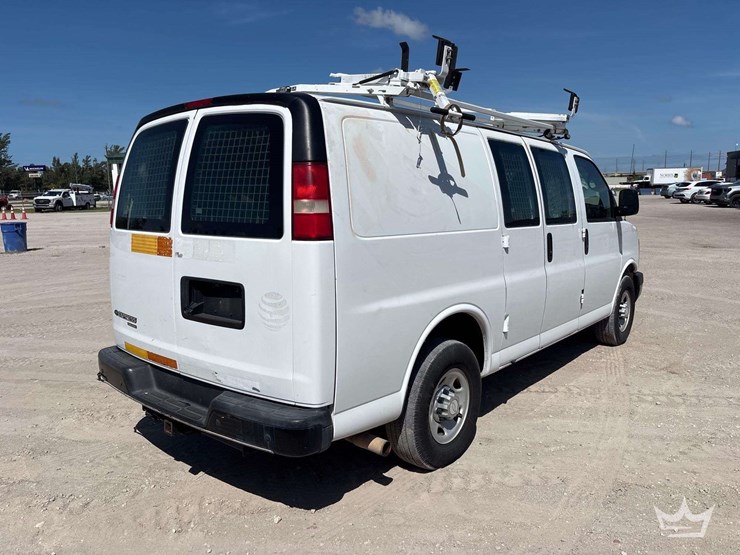 2015-chevrolet-express-2500-image-3