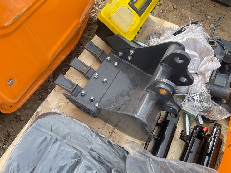#2015-•-unused-2026-landhonor-mini-excavator-image-16