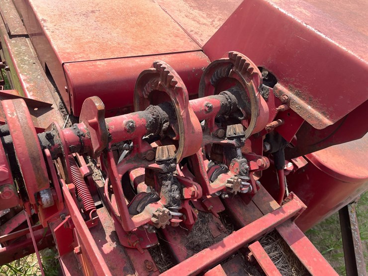 new-holland-273-image-26