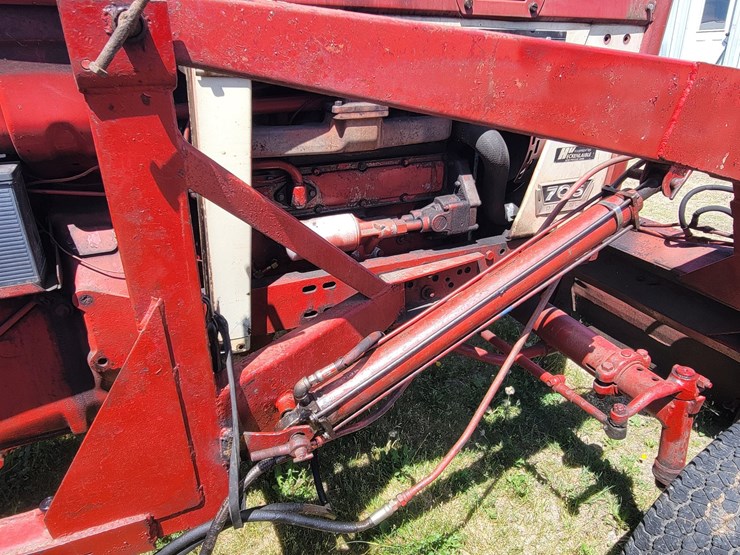 case-ih-farmall-706-image-17