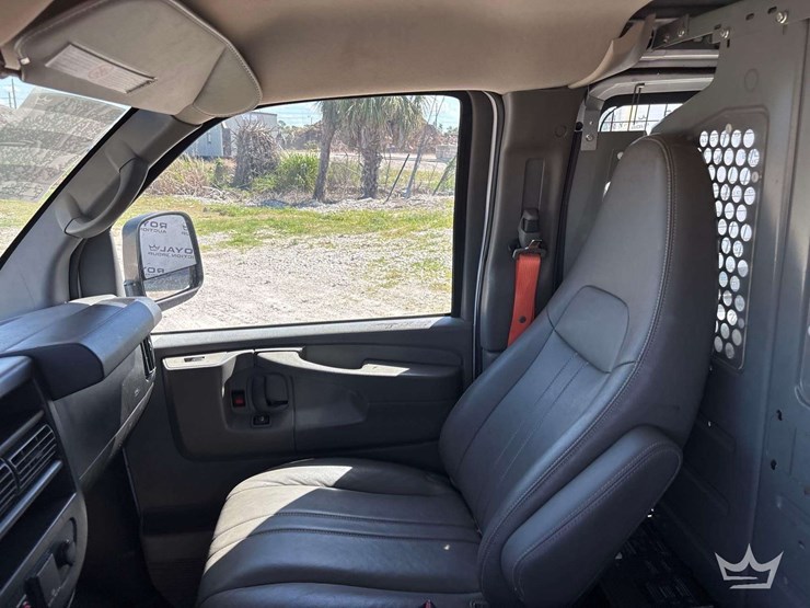2015-chevrolet-express-2500-image-26