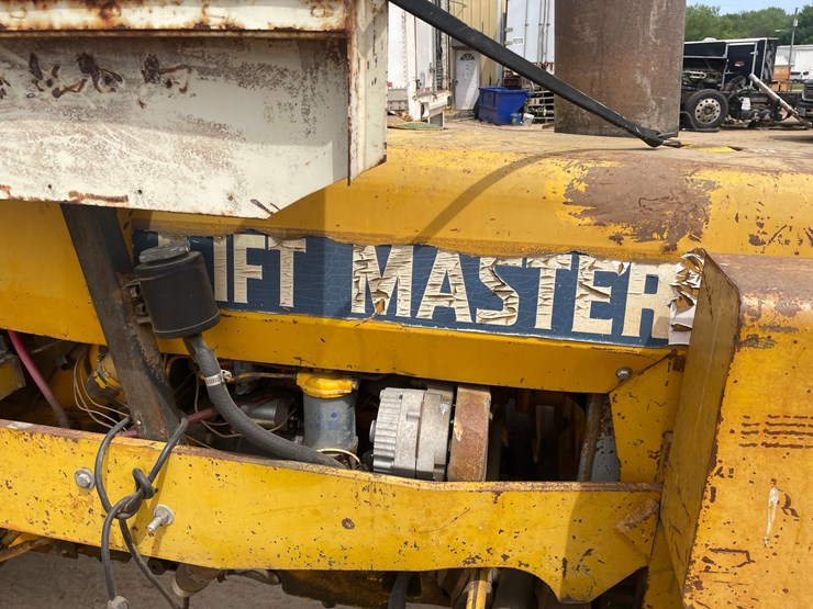 #302-•-liftmaster-rough-terrain-forklift-(boyceville-wi)-image-9