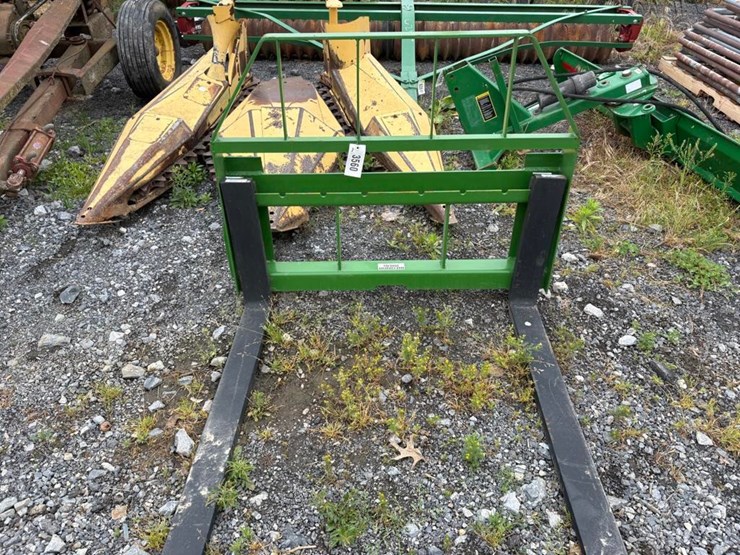 (new)-john-deere-kivel-pallet-fork-attachment-image-1