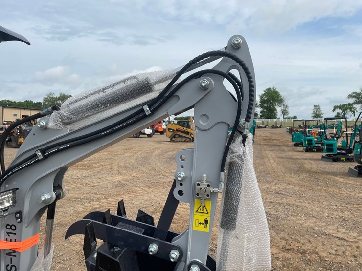 #2028-•-unused-2026-rt15r-ats-mini-excavator-image-6