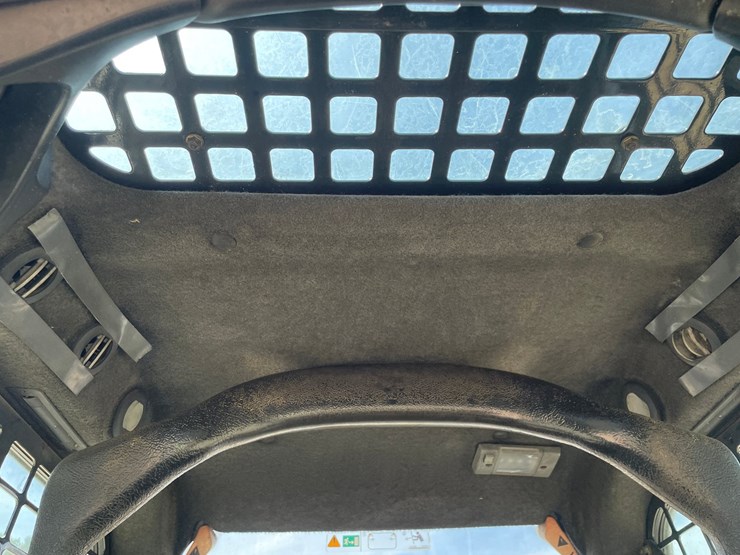 2013-bobcat-s650-image-44