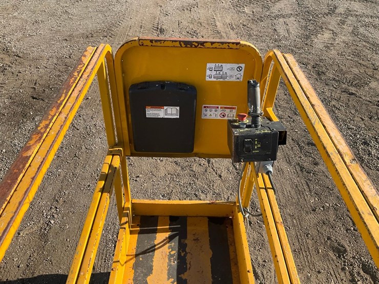 #1310-•-2012-hy-brid-hb-1030-scissor-lift-image-36